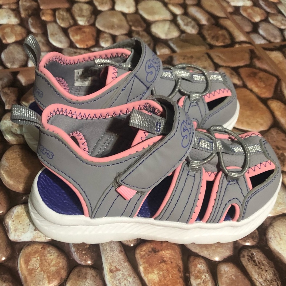 EUC Sketchers hiking water sandal w straps size 9